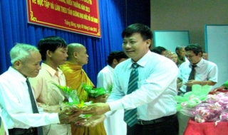 Trảng Bàng: Khen thưởng gương điển hình trong “Học tập và làm theo tấm gương đạo đức Hồ Chí Minh”