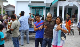 Indonesia rung chuyển dưới 2 trận động đất mạnh
