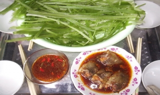 Hẹ nước chấm cá rô kho