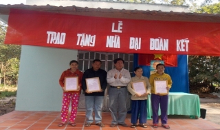 Tân Châu: Bàn giao nhà đại đoàn kết cho hộ nghèo