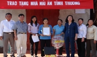 Tân Châu bàn giao 5 mái ấm tình thương cho phụ nữ nghèo