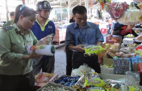 Thành phố Tây Ninh: Tăng cường kiểm tra phòng, chống buôn lậu, hàng giả và gian lận thương mại tại các chợ