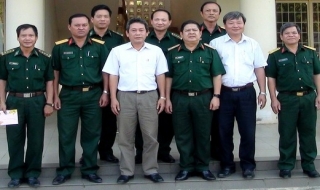 Phó Tư lệnh Quân khu 7 thăm, chúc tết tại Trảng Bàng