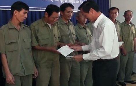 Báo Công an thành phố Hồ Chí Minh: Tặng quà tết cho lực lượng tuần tra nhân dân ở thành phố Tây Ninh