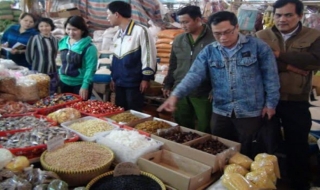 Trảng Bàng: Tiêu huỷ nhiều sản phẩm bánh kẹo không rõ nguồn gốc