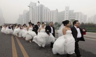 10.000 đôi đăng ký kết hôn trong ngày Valentine