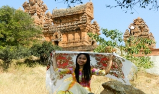 Áo dài Chăm hút hồn du khách