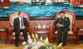 Thứ trưởng Bộ Quốc phòng Hoa Kỳ thăm Việt Nam