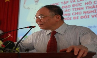 GS.TS Hoàng Chí Bảo nói chuyện về Bác Hồ tại huyện Dương Minh Châu