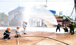 Tân Châu: Thực tập phương án chữa cháy tại cửa hàng xăng dầu