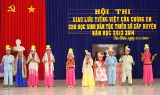 Tân Châu: Giao lưu tiếng Việt của chúng em