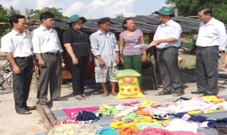 Tân Biên, Tân Châu: Thăm, trợ cấp cho gia đình bị sập nhà do lốc xoáy