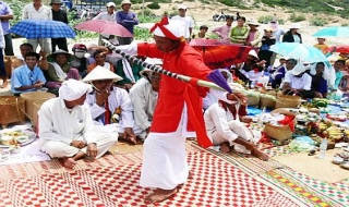 Lễ cúng Po Riyak của người Chăm và tục thờ cá ông của cư dân ven biển miền Trung