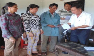 Châu Thành: Thăm, tặng quà tiểu thương bị hỏa hoạn chợ Hòa Bình