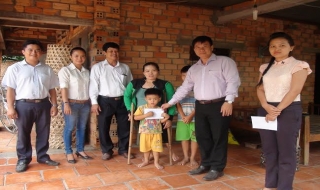 Lãnh đạo huyện Trảng Bàng thăm, tặng quà thiếu nhi có hoàn cảnh khó khăn