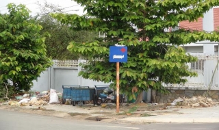 Rác thải bao vây TTYT huyện Trảng Bàng