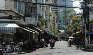 Phố đồ cổ nằm giữa lòng Thành phố Hồ Chí Minh