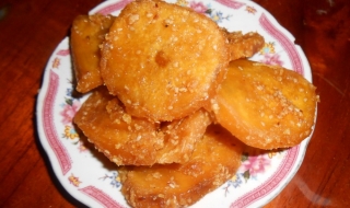 Ngọt lịm bánh khoai ngào đường phố Hội