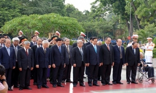 Lãnh đạo Đảng, Nhà nước dâng hương tưởng niệm các anh hùng liệt sĩ