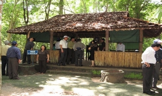 Về thăm căn cứ Trung ương cục