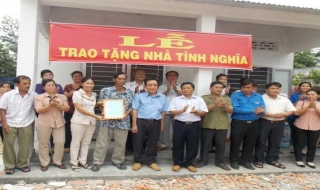 Tân Châu: Bàn giao nhà tình nghĩa cho gia đình chính sách nghèo