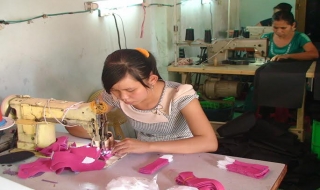 Gò Dầu: Giới thiệu Tổ phụ nữ liên kết sản xuất may gia công