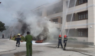 Bến Cầu: Thực tập phương án PCCC-CNCH tại trụ sở CA huyện