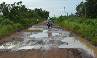 Tân Châu: Người dân khổ vì đường xuống cấp