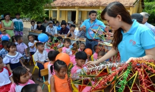 Vui trung thu với các học sinh nghèo huyện Châu Thành