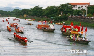 Đặc sắc hội đua thuyền mừng Tết Độc lập ở quê hương Đại tướng