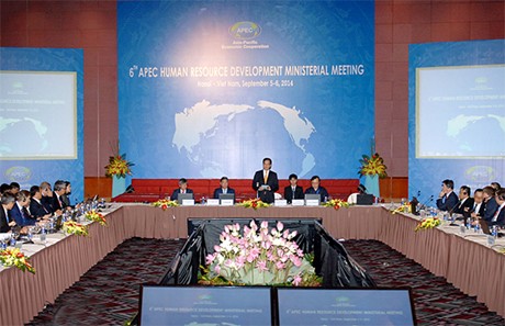 TTg-phat-bieu-khai-mac-1.jpg