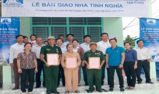 Tân Châu: Bàn giao 6 căn nhà tình nghĩa cho gia đình chính sách