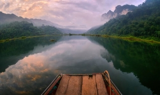 Hồ Ba Bể - viên ngọc xanh giữa núi rừng
