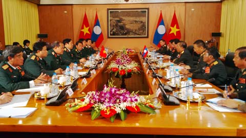 quốc phòng, Lào