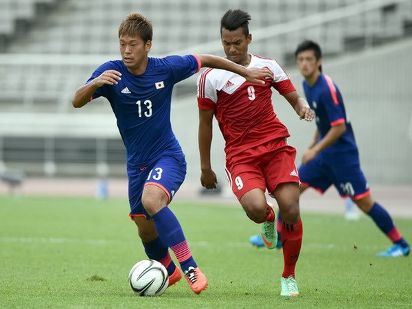 Notsuda Gakuto (áo xanh) ghi bàn mở tỷ số cho Olympic Nhật Bản trước Nepal. (Ảnh: Getty)