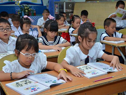 Sách giáo khoa sẽ được viết lại. Ảnh: Tấn Thạnh