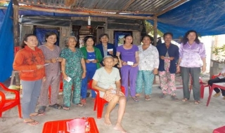 Hội LHPN huyện Tân Châu cấp thẻ BHYT cho phụ nữ nghèo vùng biên giới