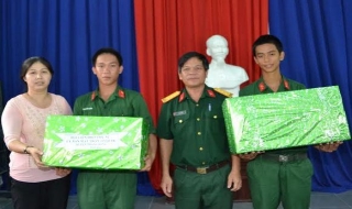 Trảng Bàng: Thăm hỏi chiến sĩ mới