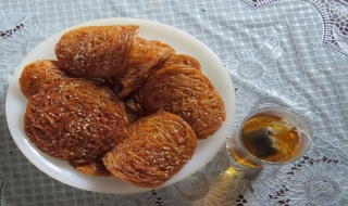 Thơm giòn tan món bánh rế Phan Thiết