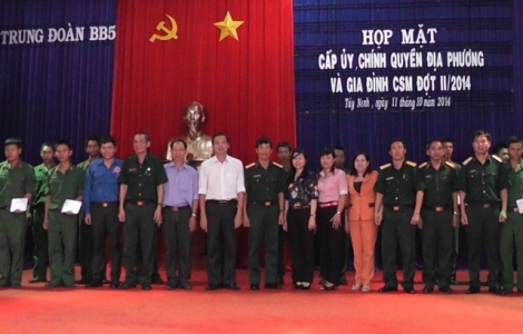 Lãnh đạo thành phố Tây Ninh thăm tân binh nhập ngũ đợt 2 năm 2014