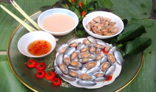 Lạ miệng với món trùng trục đồng quê