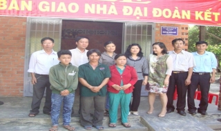 Tân Châu: Trao nhà đại đoàn kết cho hộ nghèo