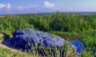 Bí mật tảng đá xanh biếc khiến mọi nhà khoa học đau đầu