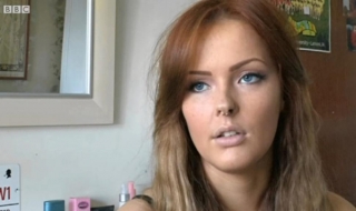 Thiếu nữ ngủ 22 tiếng một ngày vì căn bệnh lạ