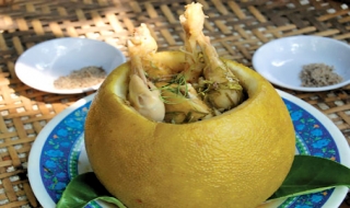 Gà hấp trái bưởi: Đặc sản Tân Triều (Đồng Nai)