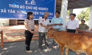 Tân Châu: Trao vốn hỗ trợ hộ nghèo xã Tân Hưng