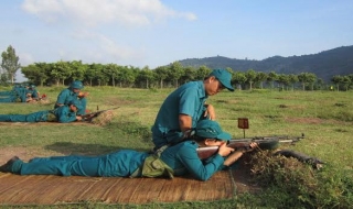 Kiểm tra bắn đạn thật trong lực lượng tự vệ cơ quan, doanh nghiệp