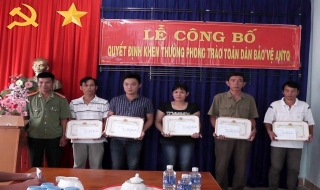 CATN: Khen thưởng đột xuất 7 cá nhân dũng cảm tố giác, bắt giữ tội phạm