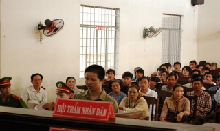 Lãnh án 7 năm tù vì “tự xử” nhóm đua xe