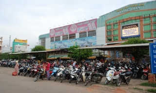 Vẫn còn thu phí giữ xe cao hơn quy định